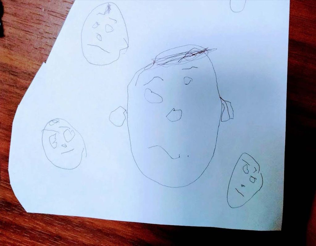 3歳の娘が描いた人の顔の絵