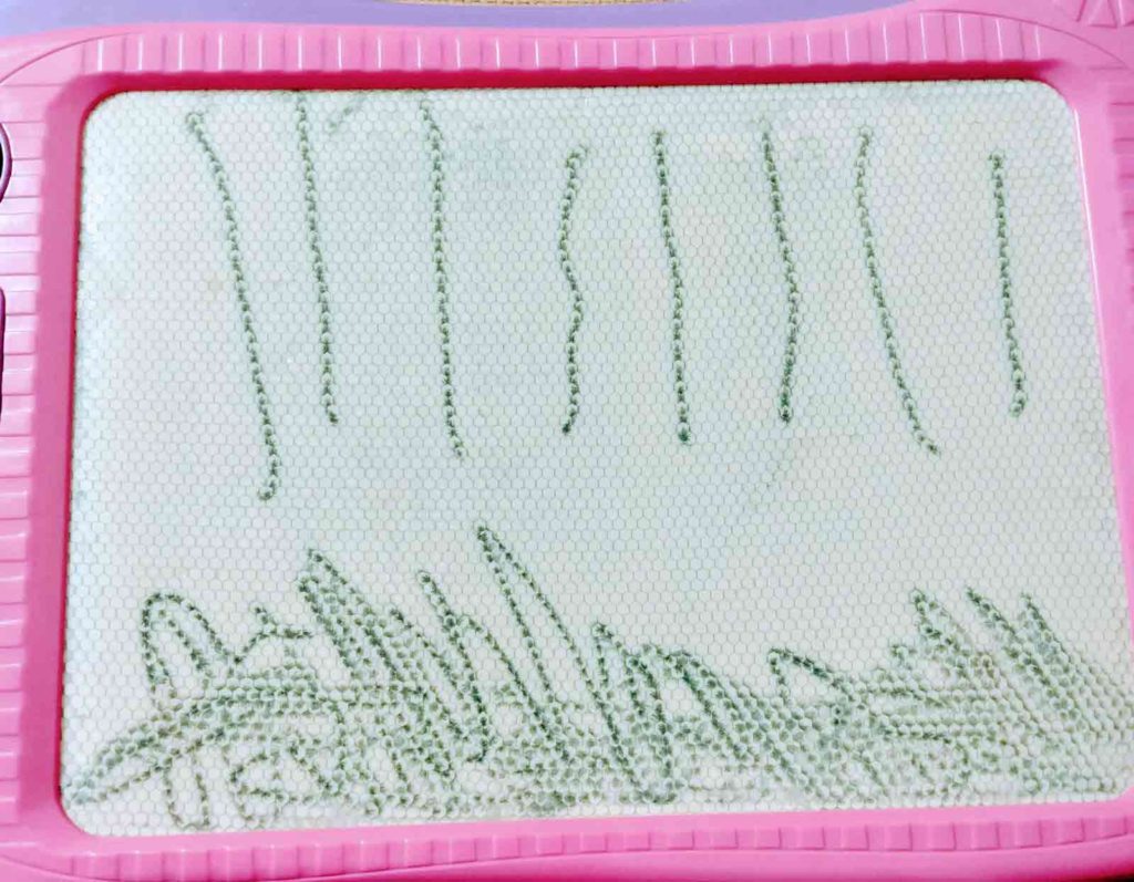 3歳の娘が描いた雨と草