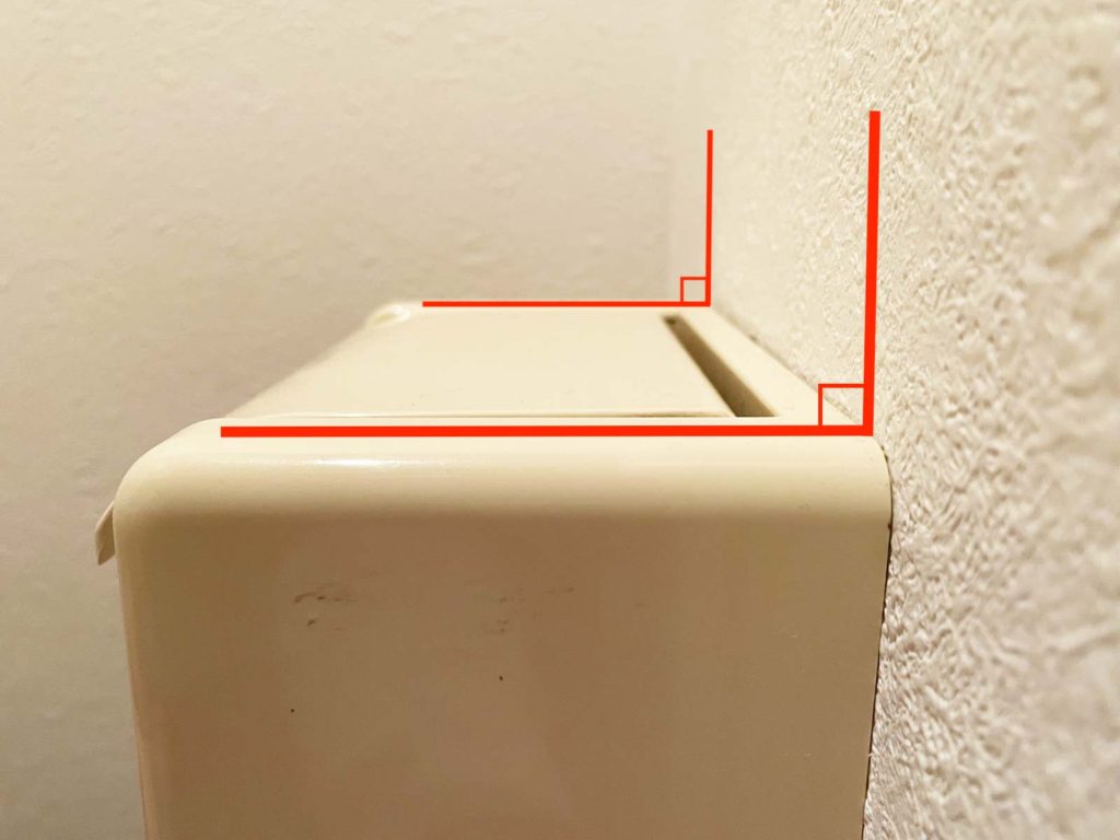 トイレットペーパーホルダーに棚を設置できるのはホルダーが壁と垂直に固定されているものでなければならない